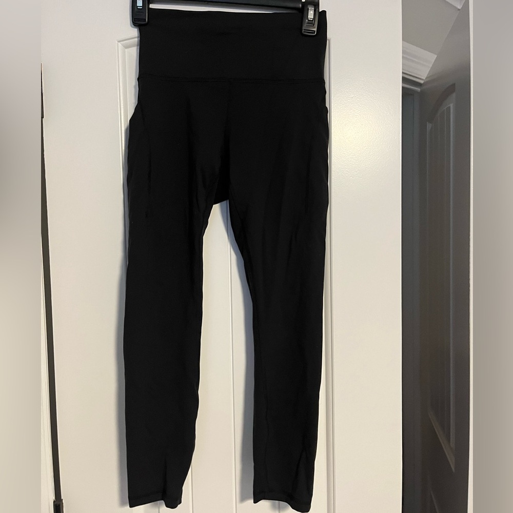 Lululemon Leggings, Wunder Train, Size 6, 7/8 length!